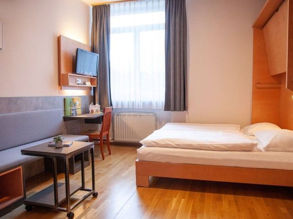9 Tage Wandern mit Frühstück im Hotel Jufa Kaprun Urlaub online kaufen 9 Tage Wandern mit Frühstück im Hotel Jufa Kaprun Urlaub online kaufen