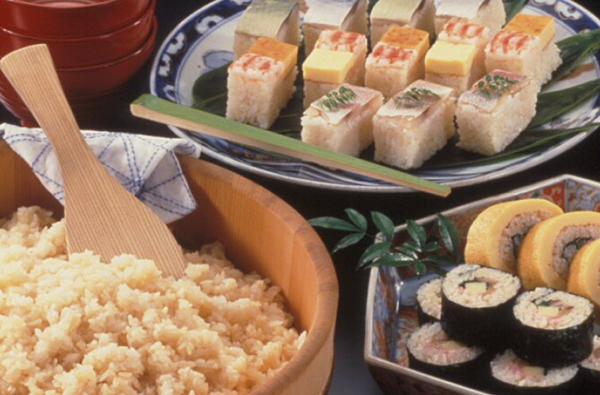Asiatisch Kochkurs Online-Seminar - Pack die Kochskills aus, jetzt wird Sushi gerollt! (Onlinekurs) Asiatische Kochkurse Produktbild