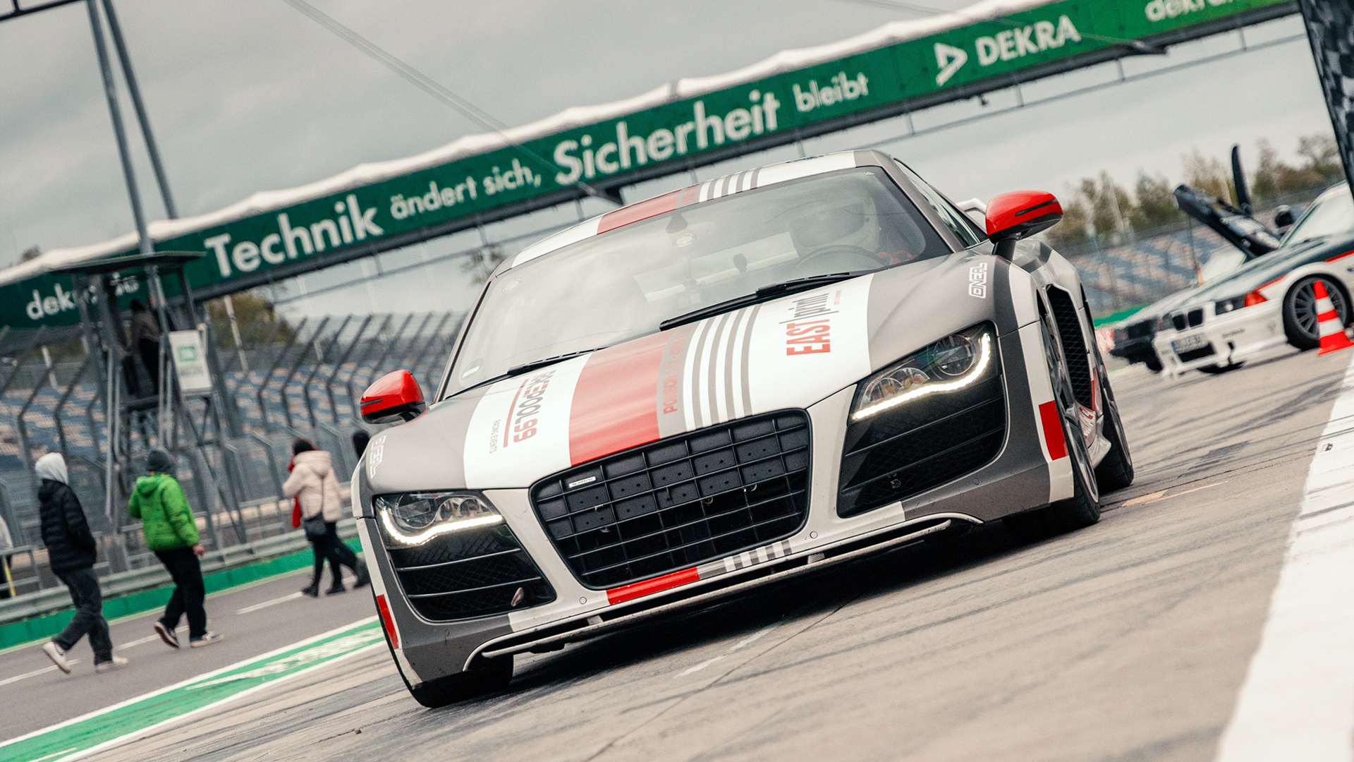 Audi R8 selber fahren 14-18 Jahre (4 Rd.) in Schönwald,Templin,Oberlungwitz,Schipkau Klettwitz,Oschersleben Audi mieten online kaufen