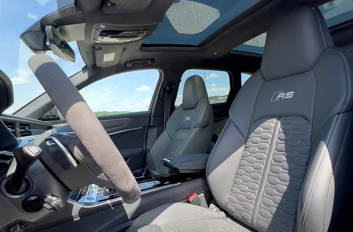 Audi RS6 fahren Gleisdorf (1 Tag) - Pure Fahrfreude im Audi RS6 erleben in Ludersdorf Audi mieten online kaufen