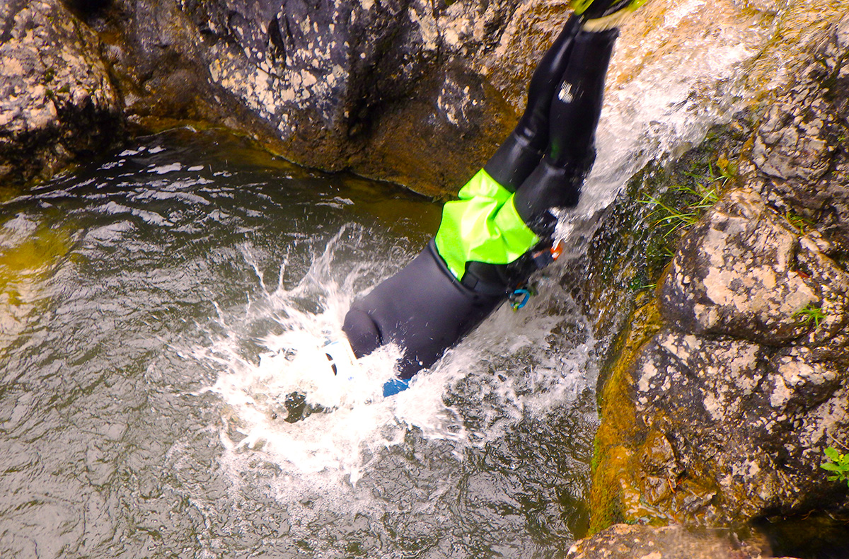 Canyoning-Tour Dornbirn für Familien - Familienabenteuer Canyoning: Spaß, Nervenkitzel, Natur pur! in Steeg Canyoning online kaufen