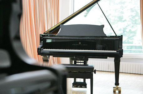 Crashkurs Klavier spielen lernen - Stimmen Sie sich auf ein musikalisches Erlebnis ein! in Höhr-Grenzhausen Musikunterricht online kaufen