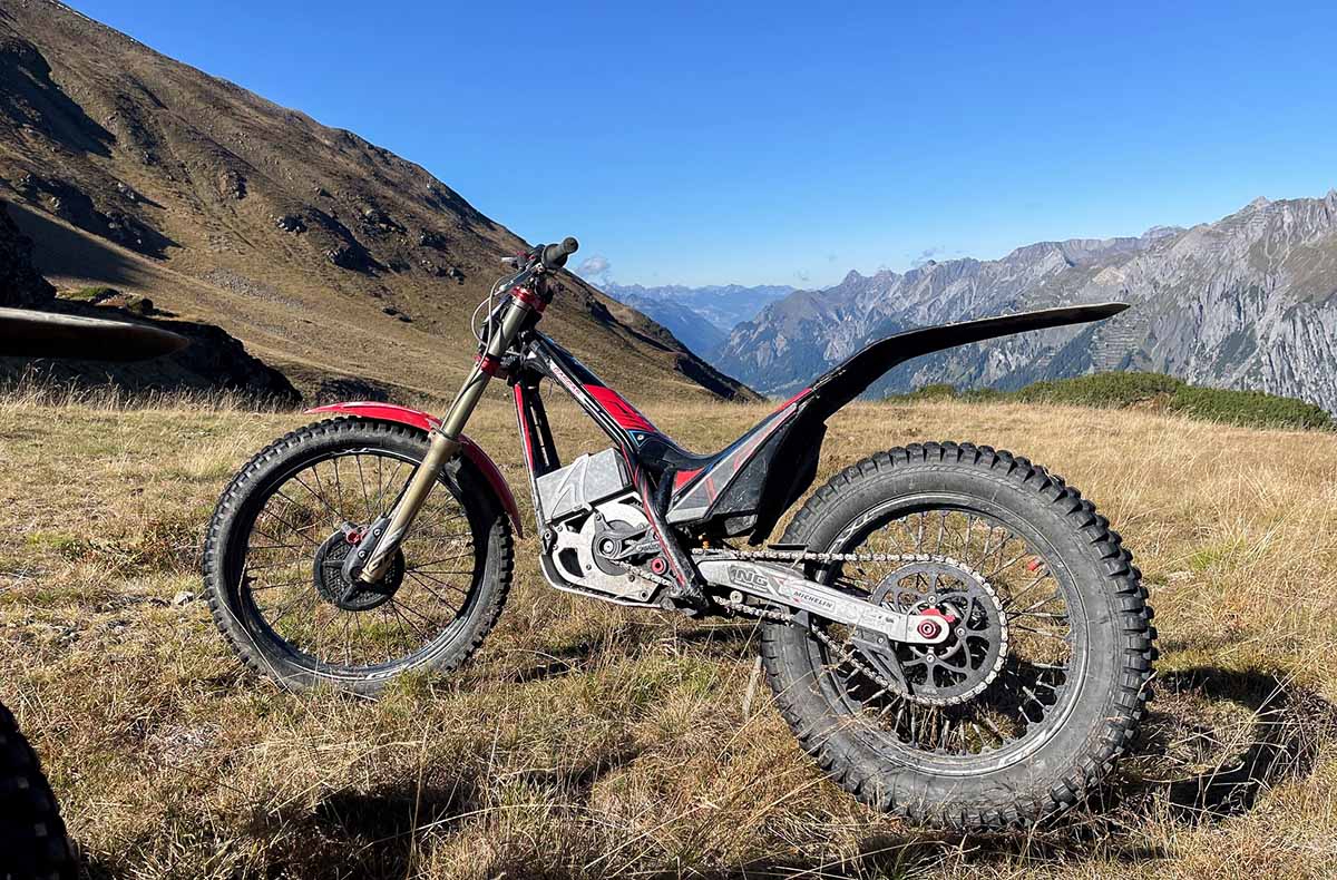 E-Trial fahren Stuben am Arlberg (30 Min.) - Elektrisches Trial Abenteuer am Arlberg erleben Fahrspaß & Motorsport online kaufen E-Trial fahren Stuben am Arlberg (30 Min.) - Elektrisches Trial Abenteuer am Arlberg erleben Fahrspaß & Motorsport online kaufen