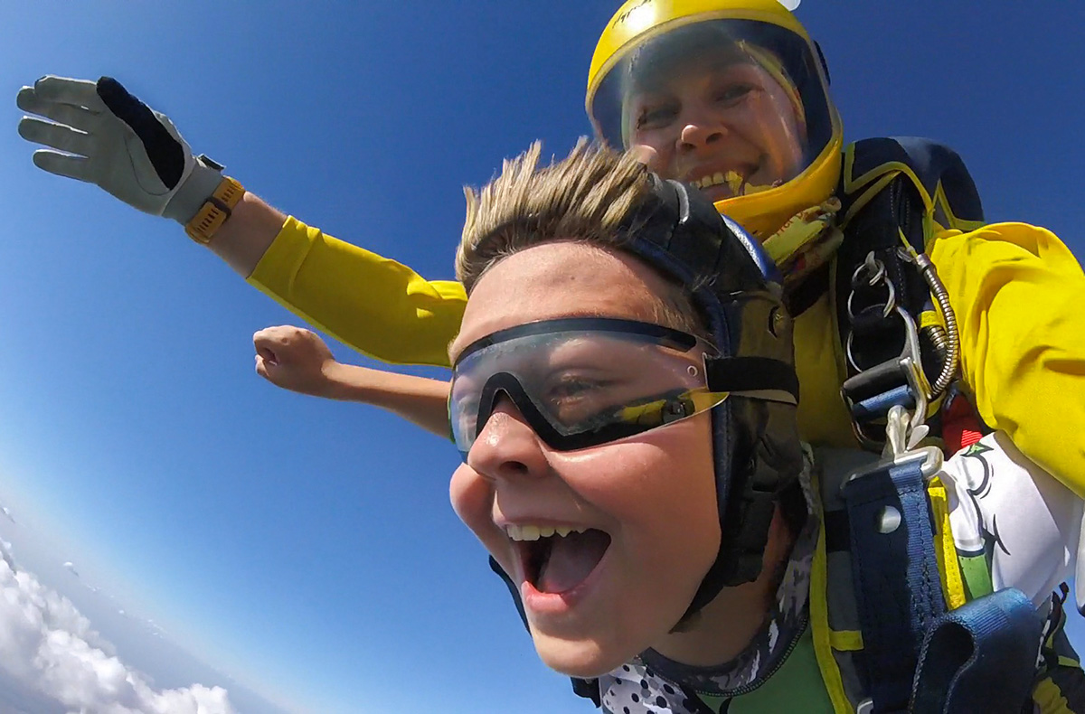 Fallschirm Tandemsprung Cham - Exklusiv Fallschirmsprung über Cham erleben Abenteuer und Action-Erlebnisse online kaufen Fallschirm Tandemsprung Cham - Exklusiv Fallschirmsprung über Cham erleben Abenteuer und Action-Erlebnisse online kaufen