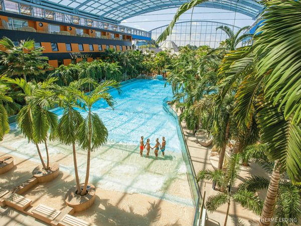 Familienglück: 4 Tage die größte Therme der Welt pur! in Erding Frühstück Thermenurlaub online kaufen