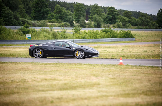Ferrari 458 selber fahren (10 Runden) - PS-Taumel auf der Rennstrecke! in Schönwald,Schipkau Klettwitz,Oschersleben (Bode),Templin,Bad Driburg Fahrspaß & Motorsport online kaufen