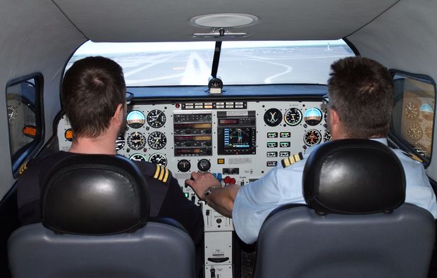 Full Flight Simulator Piper PA 34 Markranstädt (60 Min.) Abenteuer und Action-Erlebnisse online kaufen