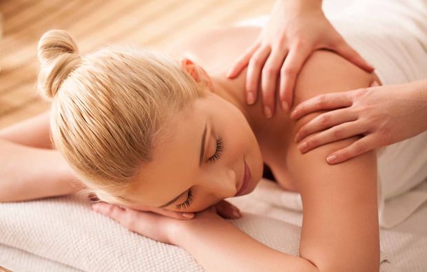 Ganzkörpermassage in Kaufering Beauty & Wellness online kaufen Ganzkörpermassage in Kaufering Beauty & Wellness online kaufen