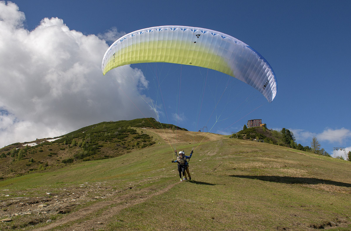 Gleitschirm Tandemflug Innsbruck - Mit Vögeln um die Wette fliegen Abenteuer und Action-Erlebnisse online kaufen Gleitschirm Tandemflug Innsbruck - Mit Vögeln um die Wette fliegen Abenteuer und Action-Erlebnisse online kaufen