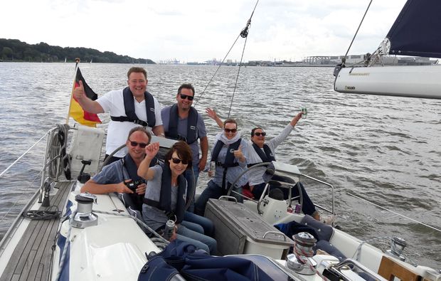 Halbtagessegeltörn Hamburg für 2 Segeln online kaufen Halbtagessegeltörn Hamburg für 2 Segeln online kaufen