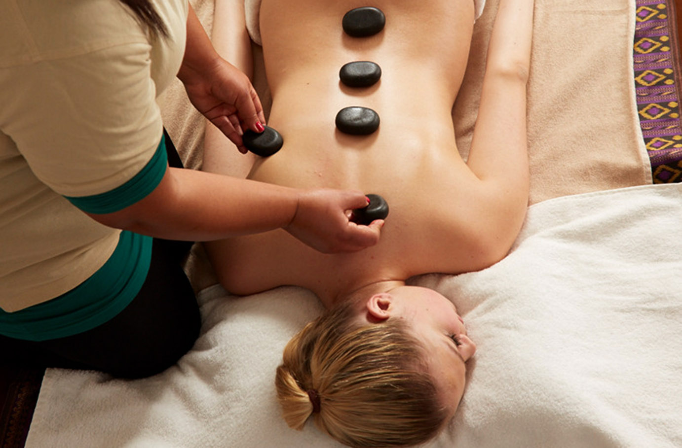Hot Stone Massage - Würselen Beauty & Wellness online kaufen