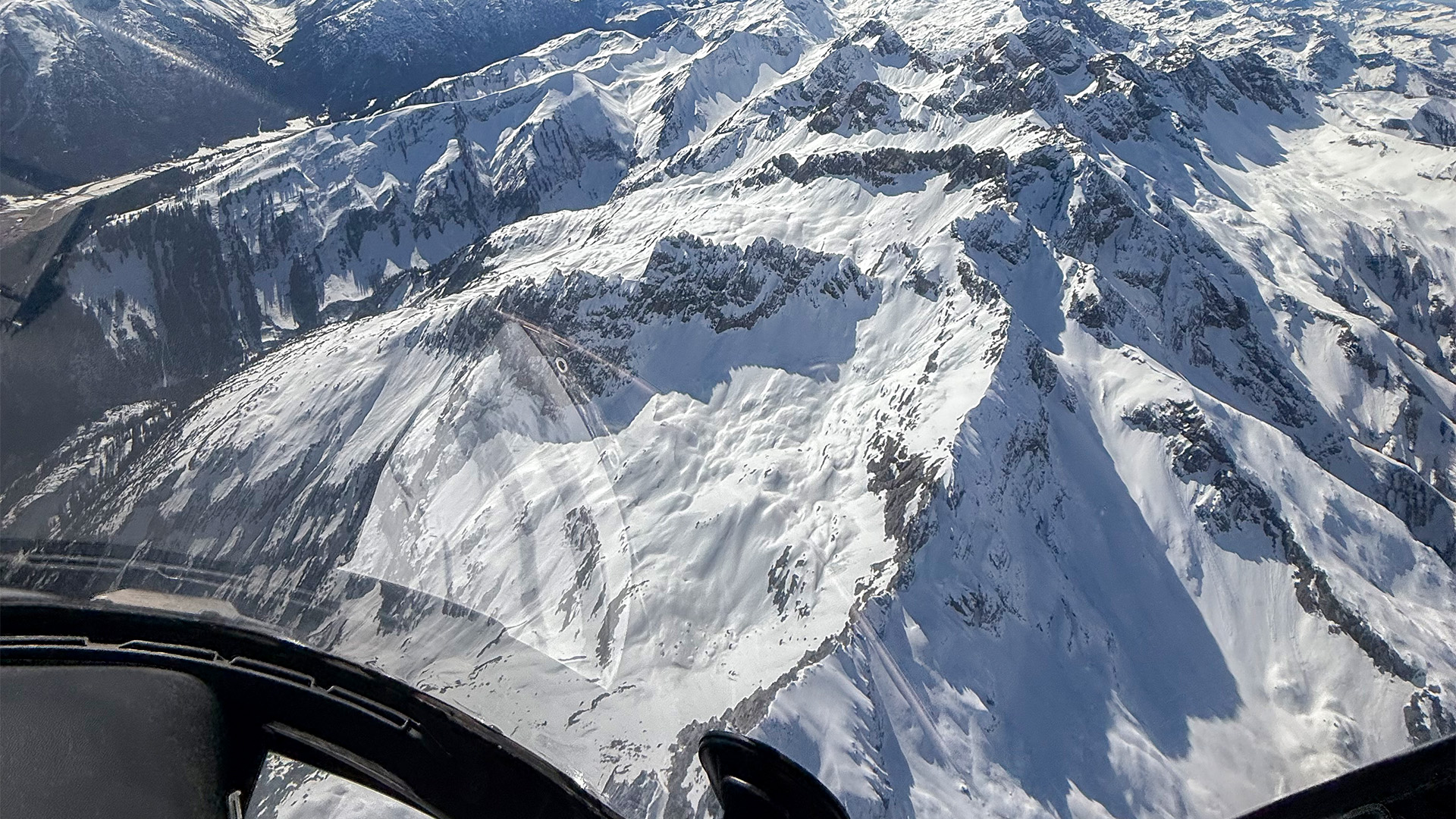 Hubschrauber Rundflug Alpen (1 Std.) - Alpen-Abenteuer: Hoch hinaus im Helikopter! in Leutkirch im Allgäu Abenteuer und Action-Erlebnisse online kaufen