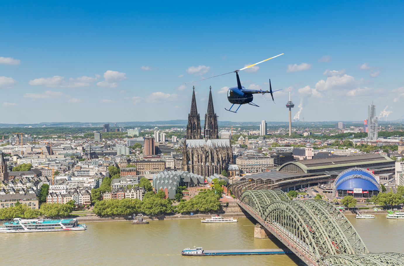 Hubschrauber-Rundflug über Köln in Sankt Augustin Abenteuer und Action-Erlebnisse online kaufen Hubschrauber-Rundflug über Köln in Sankt Augustin Abenteuer und Action-Erlebnisse online kaufen