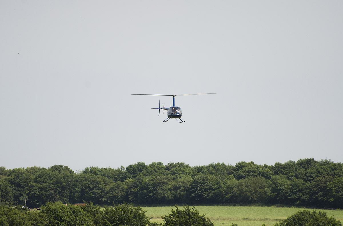 Hubschrauber selber fliegen Hünxe (20 Min.) - Selbst abheben: Dein Helikopter-Abenteuer beginnt! Abenteuer und Action-Erlebnisse online kaufen Hubschrauber selber fliegen Hünxe (20 Min.) - Selbst abheben: Dein Helikopter-Abenteuer beginnt! Abenteuer und Action-Erlebnisse online kaufen