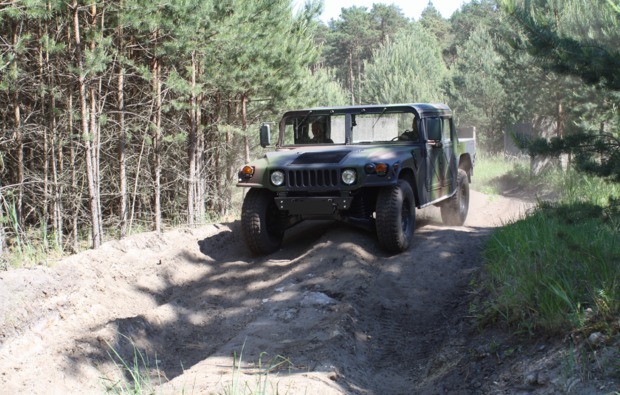 Hummer H1 offroad fahren Dolle (60 min) - Jetzt erleben! Fahrspaß & Motorsport online kaufen Hummer H1 offroad fahren Dolle (60 min) - Jetzt erleben! Fahrspaß & Motorsport online kaufen