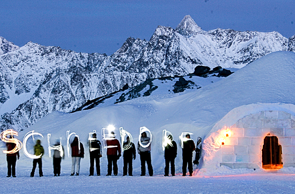 Iglu bauen mit Übernachtung im Iglu Ötz Außergewöhnliche Übernachtung online kaufen