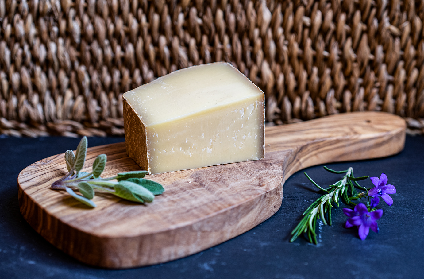 Käse- und Weintasting Online-Seminar für 2 - Käse trifft Wein – das schmeckt fein! (Onlinekurs) Käse-Tastings online kaufen Käse- und Weintasting Online-Seminar für 2 - Käse trifft Wein – das schmeckt fein! (Onlinekurs) Käse-Tastings online kaufen