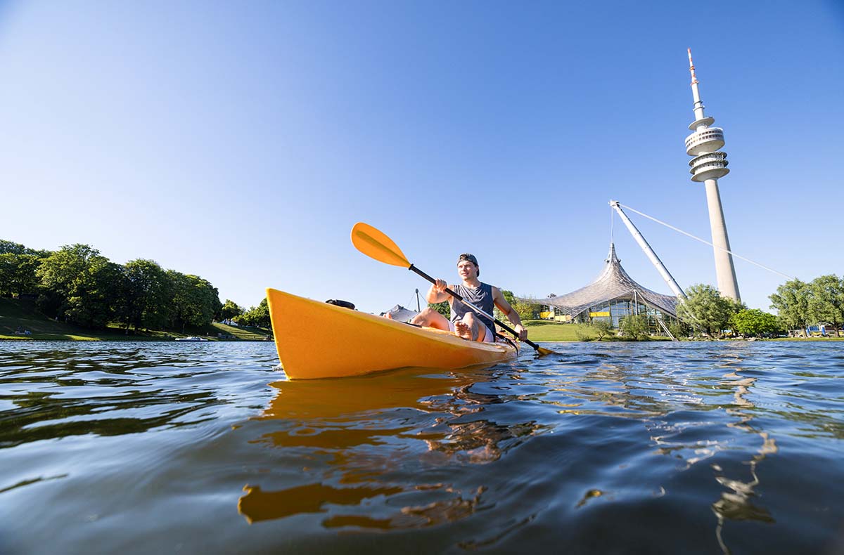 Kajak-Tour auf dem Olympiasee in München Abenteuer und Action-Erlebnisse online kaufen Kajak-Tour auf dem Olympiasee in München Abenteuer und Action-Erlebnisse online kaufen
