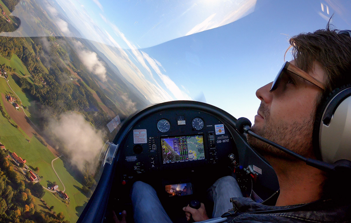 Kampfflugzeug selber fliegen Lübeck (30 Min.) - 4G Adrenalin über Lübeck Abenteuer und Action-Erlebnisse online kaufen Kampfflugzeug selber fliegen Lübeck (30 Min.) - 4G Adrenalin über Lübeck Abenteuer und Action-Erlebnisse online kaufen