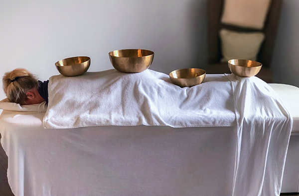 Klangschalen Massage (45 Minuten) - Lass dich in positive Schwingung versetzen! in Bad Staffelstein Beauty & Wellness online kaufen