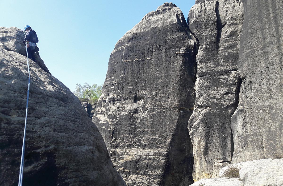 Kletter Schnupperkurs Elbsandsteingebirge Struppen - Klettern im Elbsandstein: Dein Felsabenteuer beginnt! in Dresden Kletterkurse / Kletterwälder online kaufen