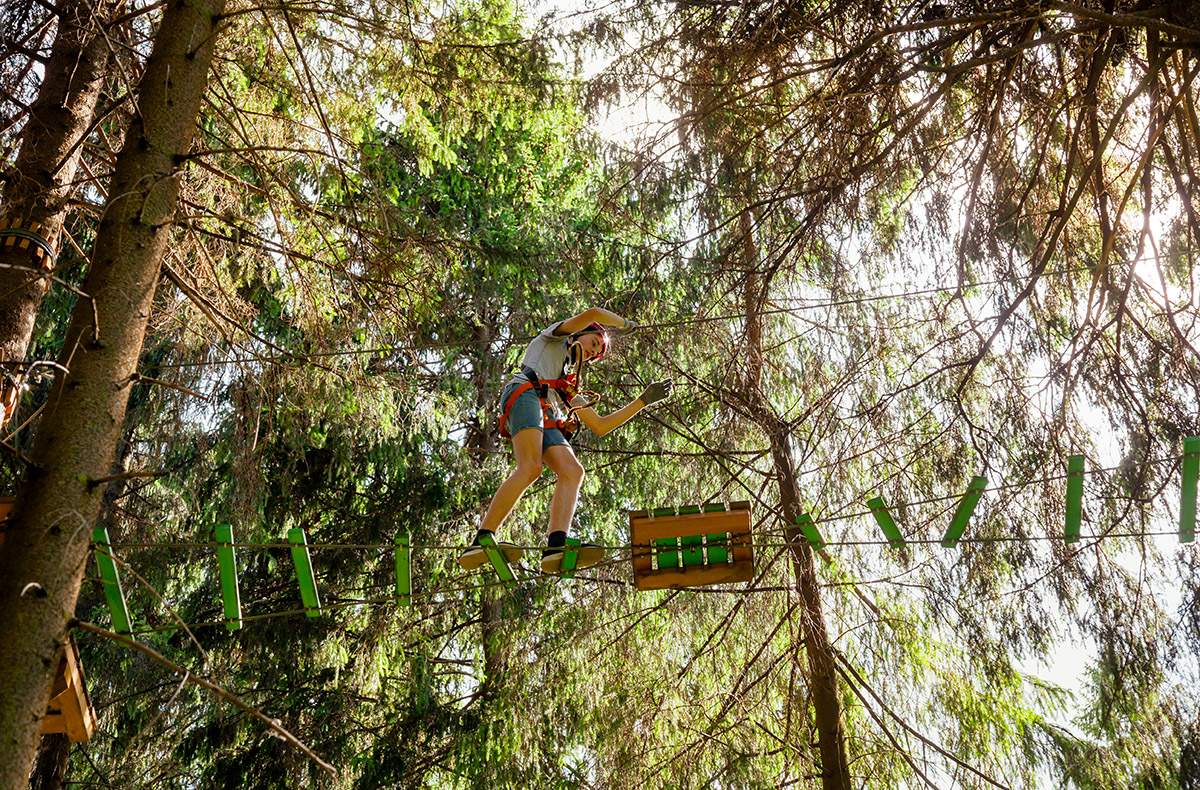 Kletterparcours im Waldseilgarten für 2 - Top Aufstiegschancen für eingespielte Paare in Kammerforst,Hennigsdorf,Beelitz,Schotten,Strausberg,Krems i und weitere Orte! Hochseilgärten online kaufen