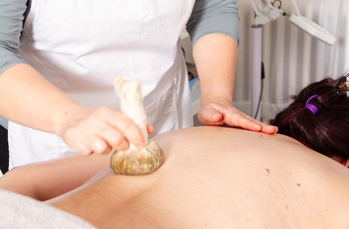 Kräuterstempelmassage Pfyn - Kräuterstempelmassage Pfyn – Entspannung mitten im Paradies Beauty & Wellness online kaufen