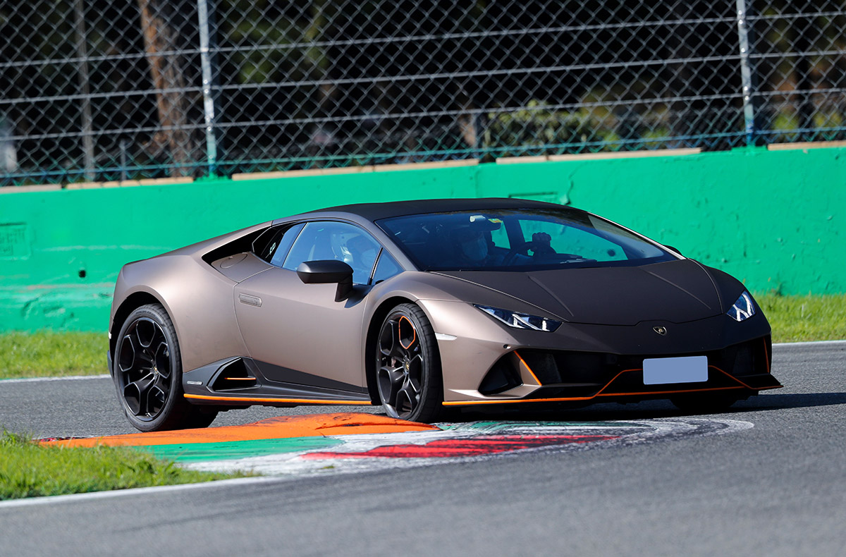 Lamborghini Huracán Evo fahren Red Bull Ring (1 Rd.) - Rennwagen auf Rennstrecke – das passt! in Spielberg Fahrspaß & Motorsport online kaufen Lamborghini Huracán Evo fahren Red Bull Ring (1 Rd.) - Rennwagen auf Rennstrecke – das passt! in Spielberg Fahrspaß & Motorsport online kaufen