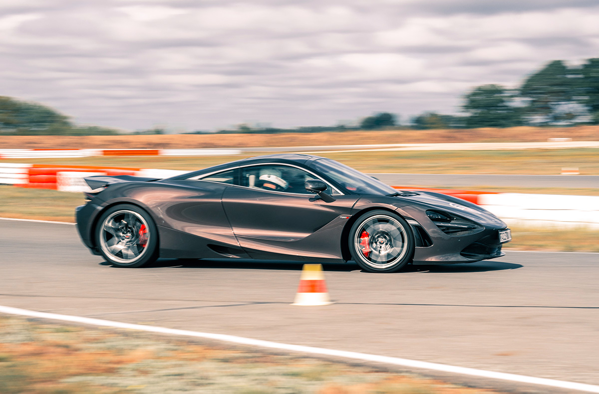McLaren Rennstreckentraining Bilster Berg (6 Rdn.) - McLaren 720S Adrenalin pur erleben in Bad Driburg Fahrspaß & Motorsport online kaufen McLaren Rennstreckentraining Bilster Berg (6 Rdn.) - McLaren 720S Adrenalin pur erleben in Bad Driburg Fahrspaß & Motorsport online kaufen
