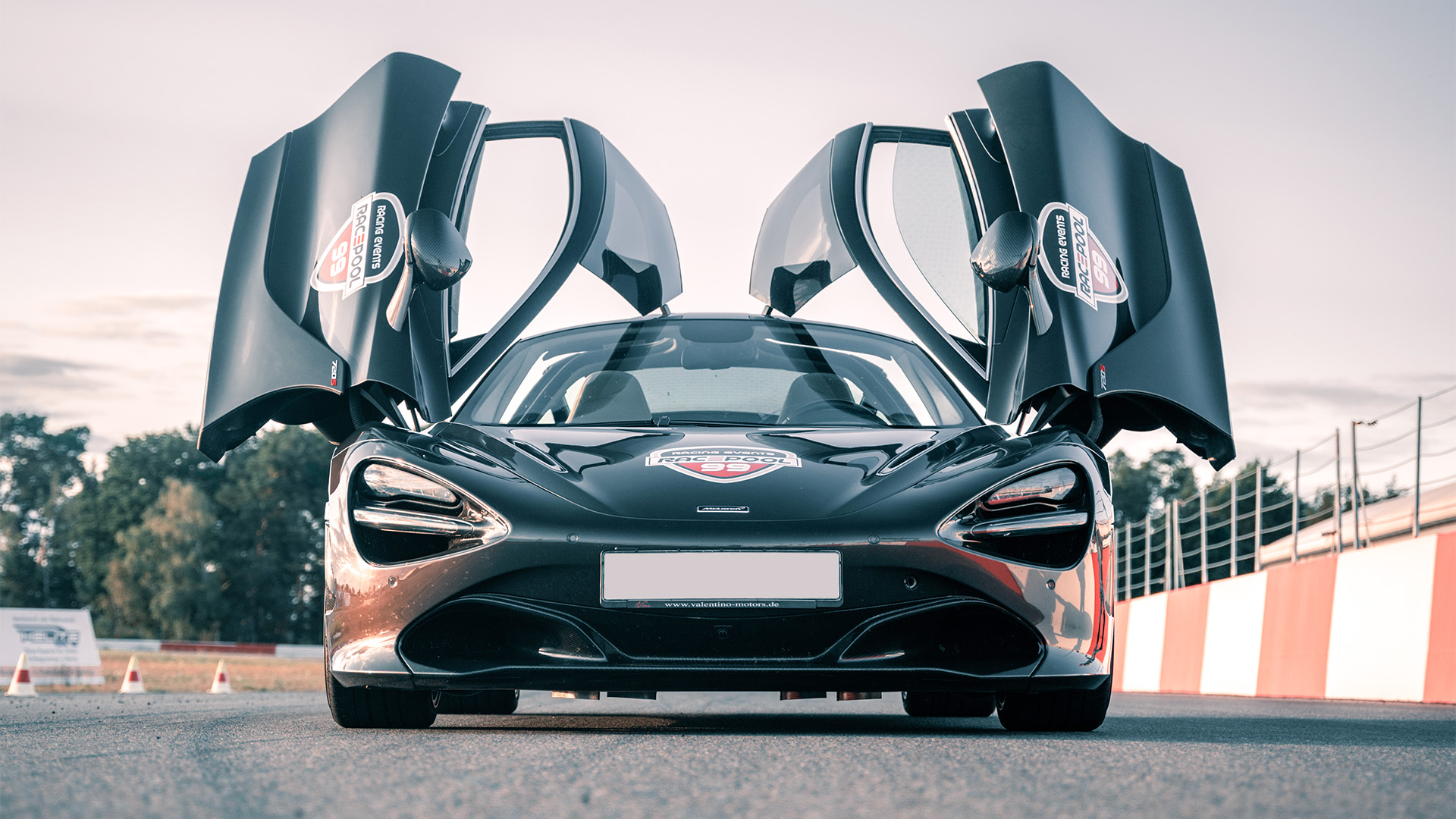 McLaren Renntaxi Schipkau Klettwitz (4 Rdn.) - Adrenalin pur im McLaren 720S Fahrspaß & Motorsport online kaufen