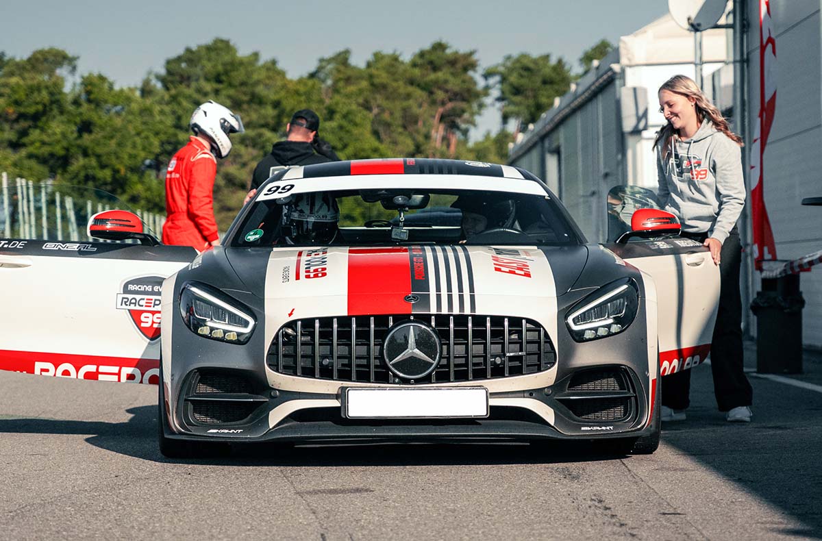 Mercedes AMG selber fahren ab 14 Jahre (5 Rd.) - Mit 14 ins AMG-Cockpit in Schönwald,Templin,Oberlungwitz,Schipkau Klettwitz,Oschersleben (Bode) Fahrspaß & Motorsport online kaufen Mercedes AMG selber fahren ab 14 Jahre (5 Rd.) - Mit 14 ins AMG-Cockpit in Schönwald,Templin,Oberlungwitz,Schipkau Klettwitz,Oschersleben (Bode) Fahrspaß & Motorsport online kaufen