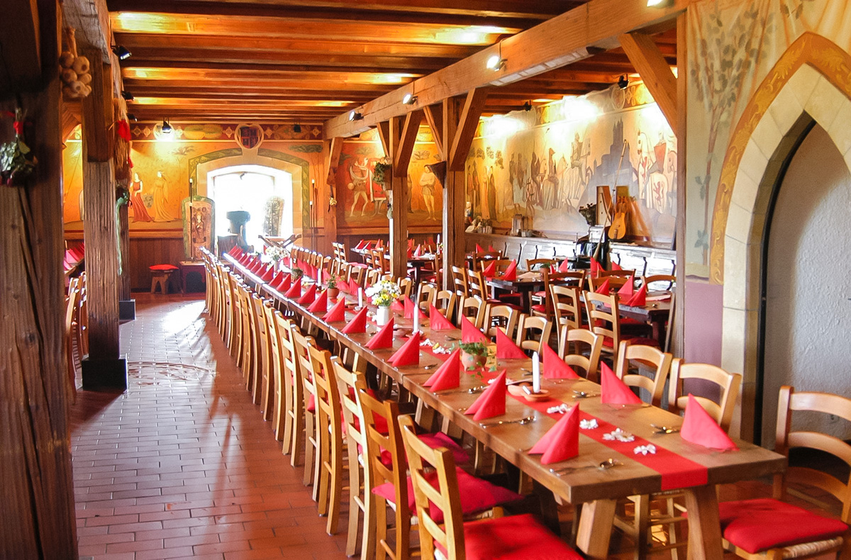 Mittelalter-Krimi & Dinner auf der Burg bei Koblenz - Bringe Licht ins finstere Mittelalter! in Brodenbach Erlebnisdinner online kaufen