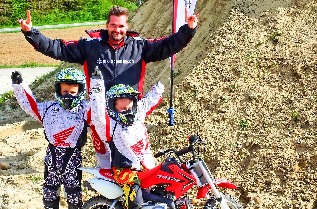 Motocross-Training für Kinder Schlatt (3,5 Std.) - Volle Action: Motocross-Abenteuer für Kids! Fahrspaß & Motorsport online kaufen