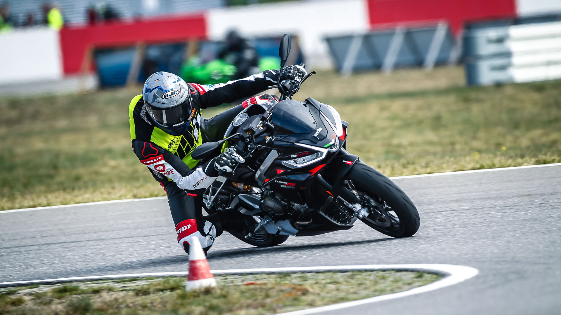 Motorrad Perfektionstraining Schönwald - Spüre den Adrenalinkick auf der Rennstrecke! Fahrspaß & Motorsport online kaufen Motorrad Perfektionstraining Schönwald - Spüre den Adrenalinkick auf der Rennstrecke! Fahrspaß & Motorsport online kaufen