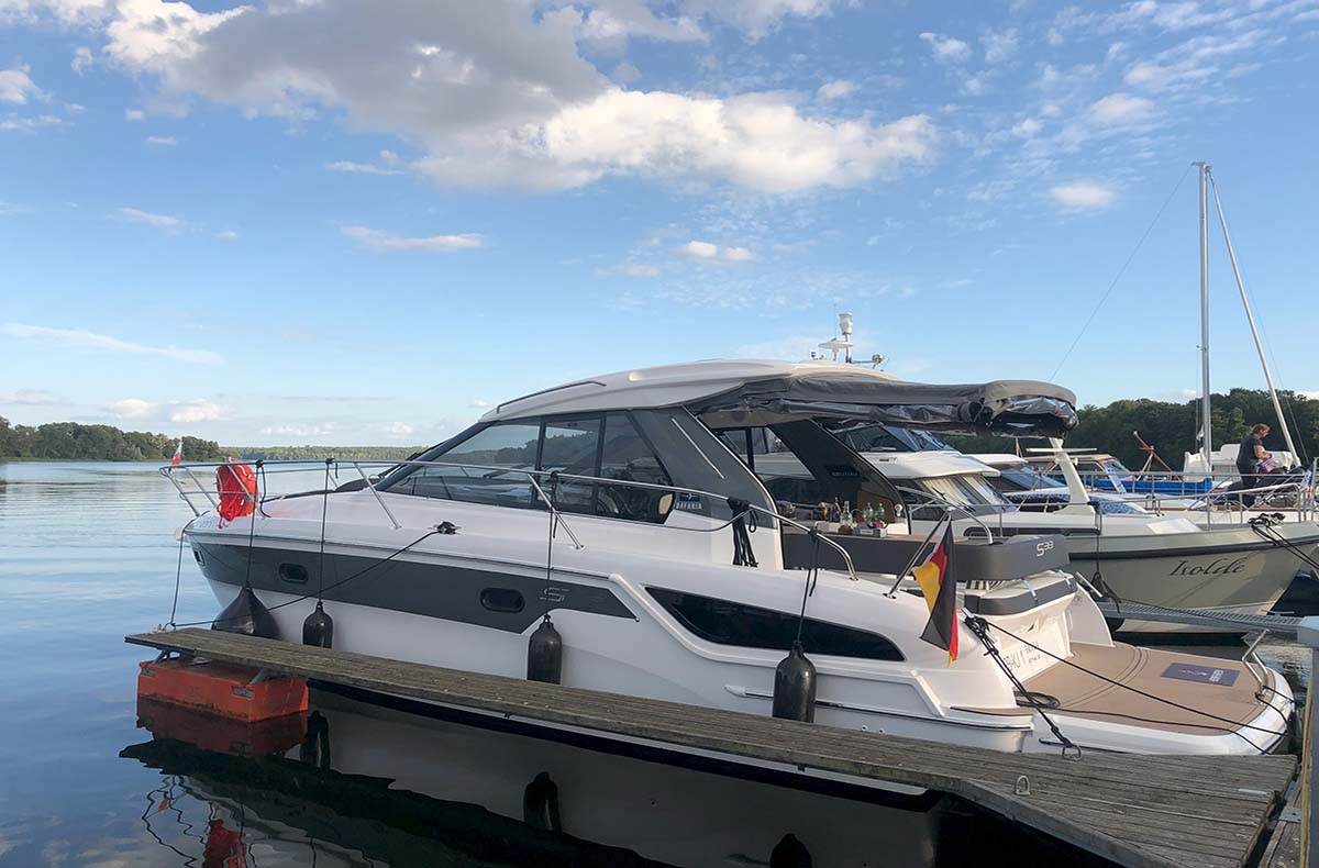 Motoryacht Waren (Family & Friends - 2 Std.) Abenteuer und Action-Erlebnisse online kaufen