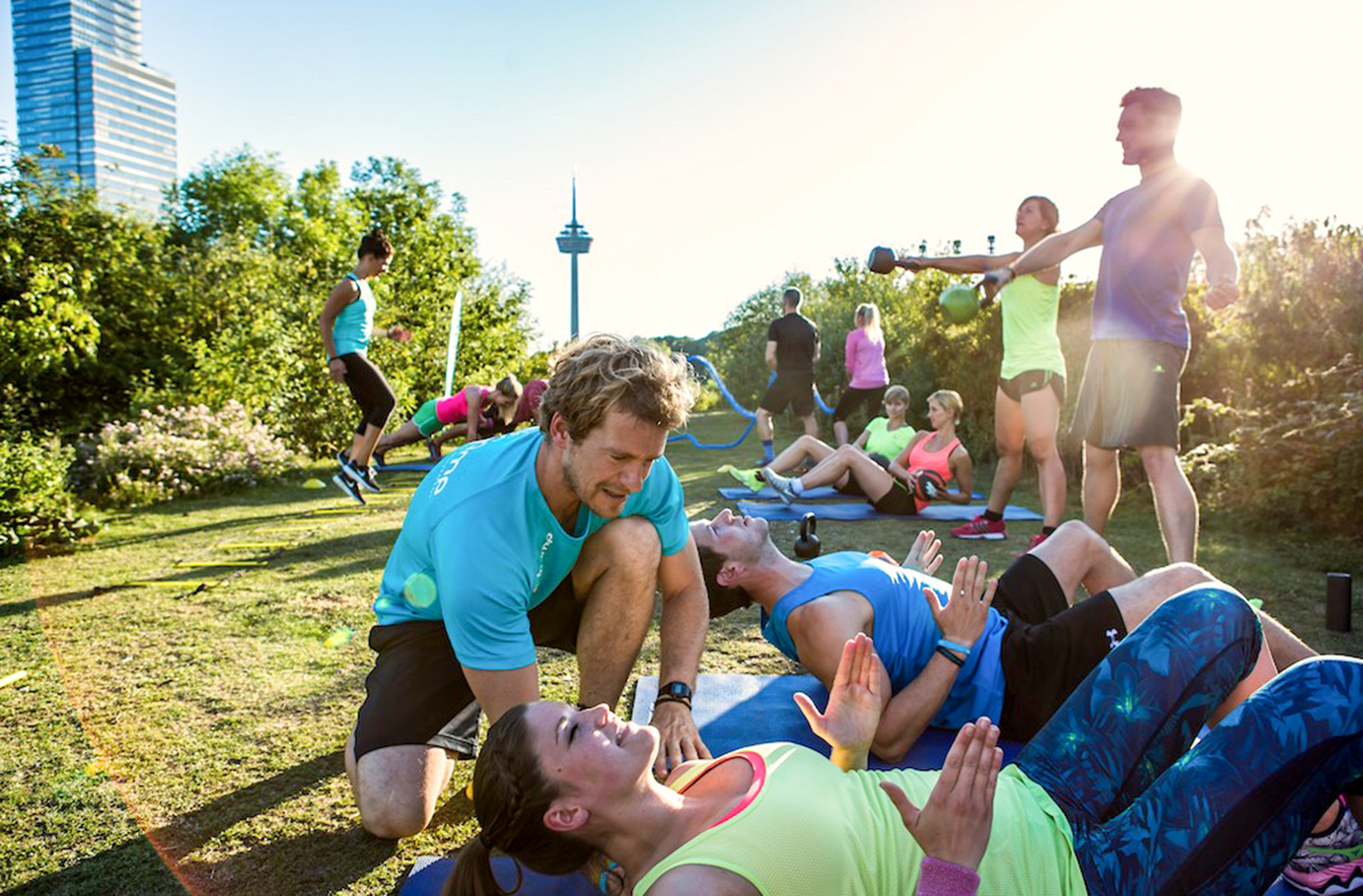 Fitness Bootcamp - Deine neue Fitnessformel: Leistung + Teamspirit + Sauerstoff = Körperkraft in Berlin,Hamburg,Mönchengladbach,Pulheim,Köln,Aachen und weitere Orte! online kaufen