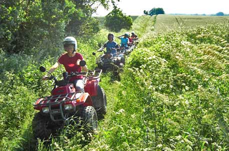 Quad Tour Mecklenburger Seen - Heißer Fahrspaß auf den Spuren der letzten Eiszeit. in Feldberger Seenlandschaft Fahrspaß & Motorsport online kaufen
