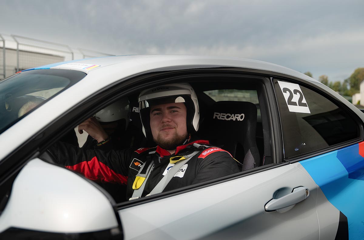 Rennstreckentraining BMW M2 Competition Bilster Berg - Adrenalin pur am Bilster Berg in Bad Driburg BMW mieten online kaufen
