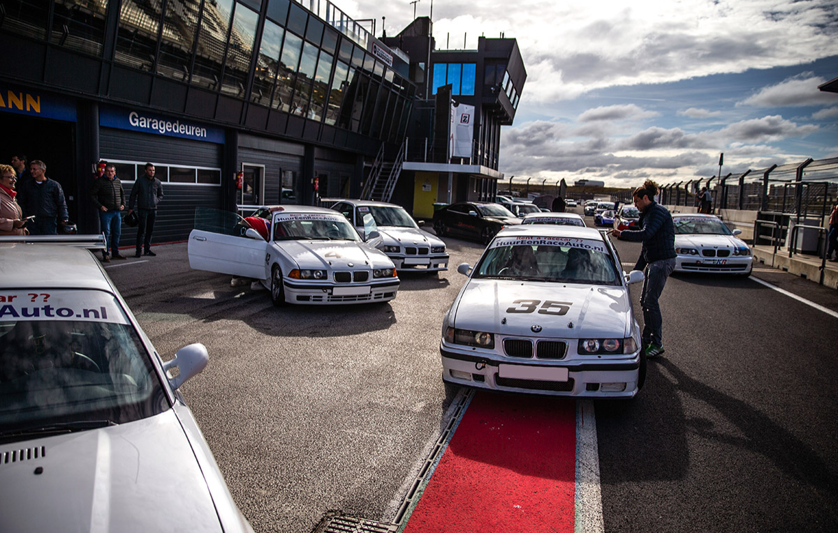 Renntaxi BMW E36 M3 Zandvoort (3 Rdn.) - Rasantes Rennsporterlebnis im Renntaxi BMW mieten online kaufen Renntaxi BMW E36 M3 Zandvoort (3 Rdn.) - Rasantes Rennsporterlebnis im Renntaxi BMW mieten online kaufen