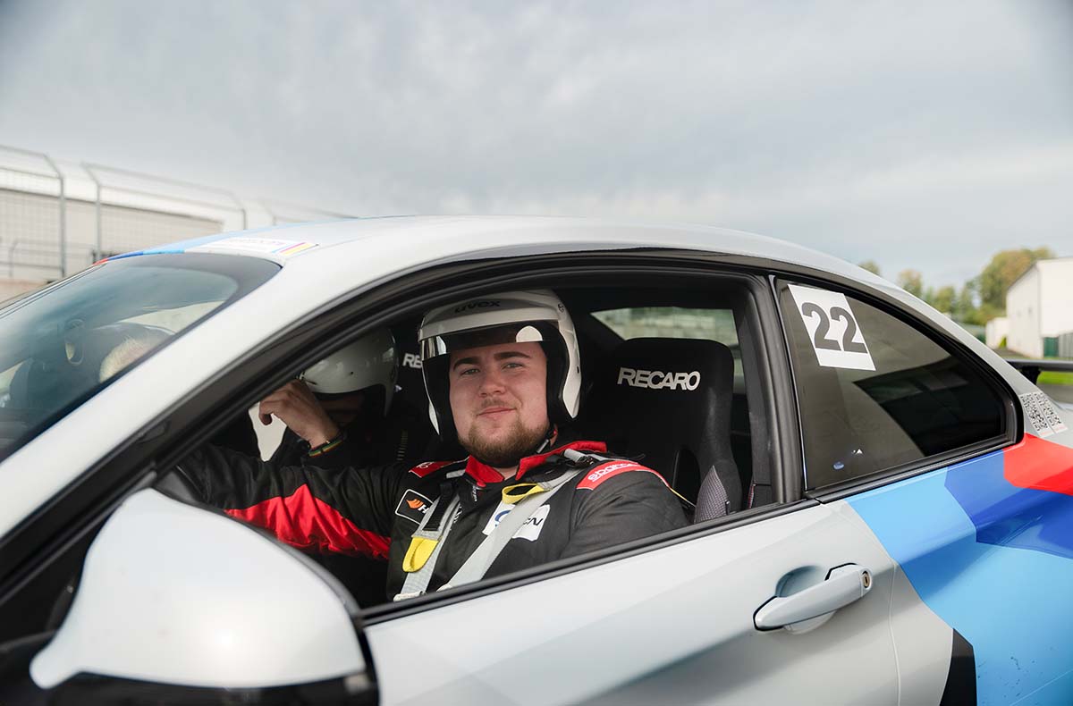 Renntaxi fahren und Rennstreckentraining BMW M2 (2 Std.) - An den Start gehen – mit dem BMW M2 Competition in Oschersleben (Bode),Nürburg,Hockenhei und weitere Orte! BMW mieten online kaufen Renntaxi fahren und Rennstreckentraining BMW M2 (2 Std.) - An den Start gehen – mit dem BMW M2 Competition in Oschersleben (Bode),Nürburg,Hockenhei und weitere Orte! BMW mieten online kaufen