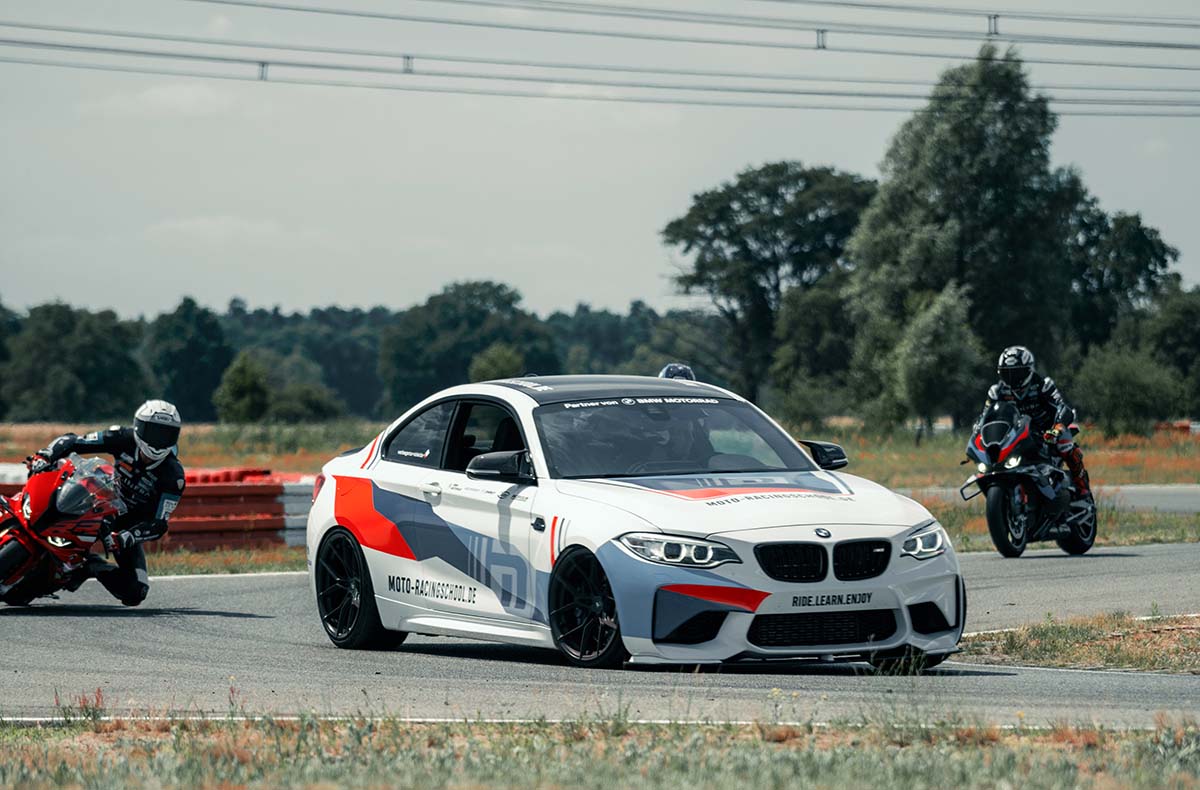 Renntaxifahrt BMW M2 Competition Schipkau Klettwitz BMW mieten online kaufen