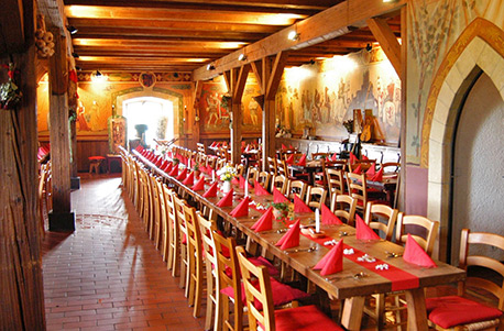 Ritteressen auf der Ehrenburg - Eilet herbei zur höfischen Tafeley! in Brodenbach Erlebnisdinner online kaufen