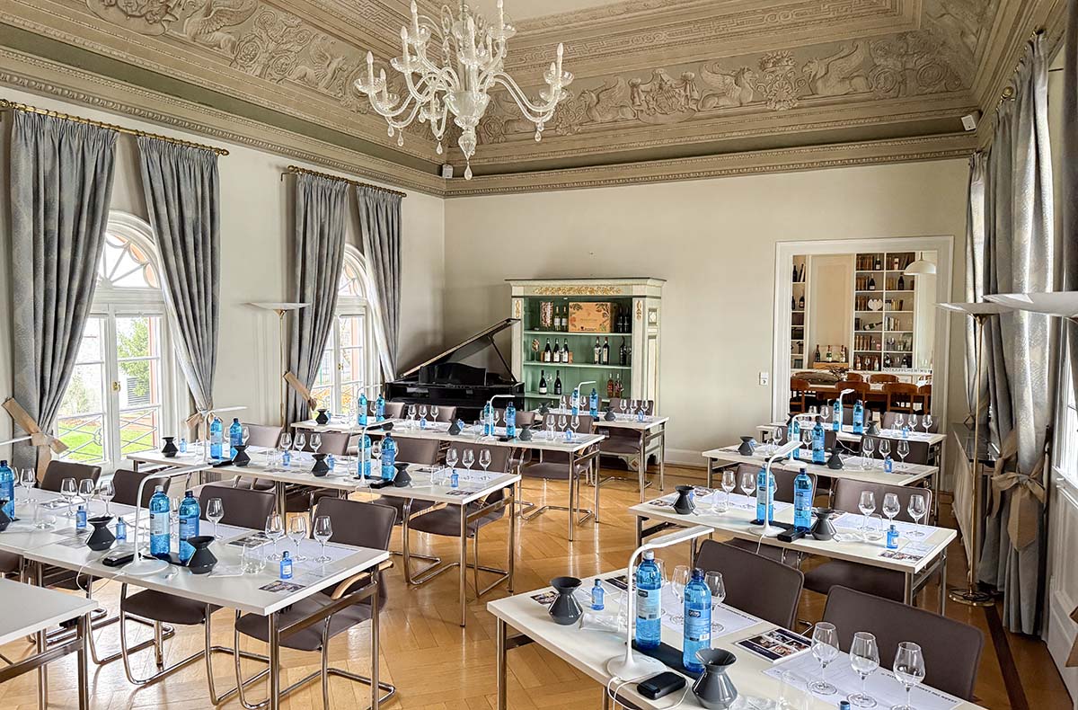 Schaumweinseminar in der Villa Mumm Eltville - Schaumweine. Säbel. Stil – Erlebe prickelnden Genuss! in Eltville am Rhein Kulinarische Veranstaltungen online kaufen