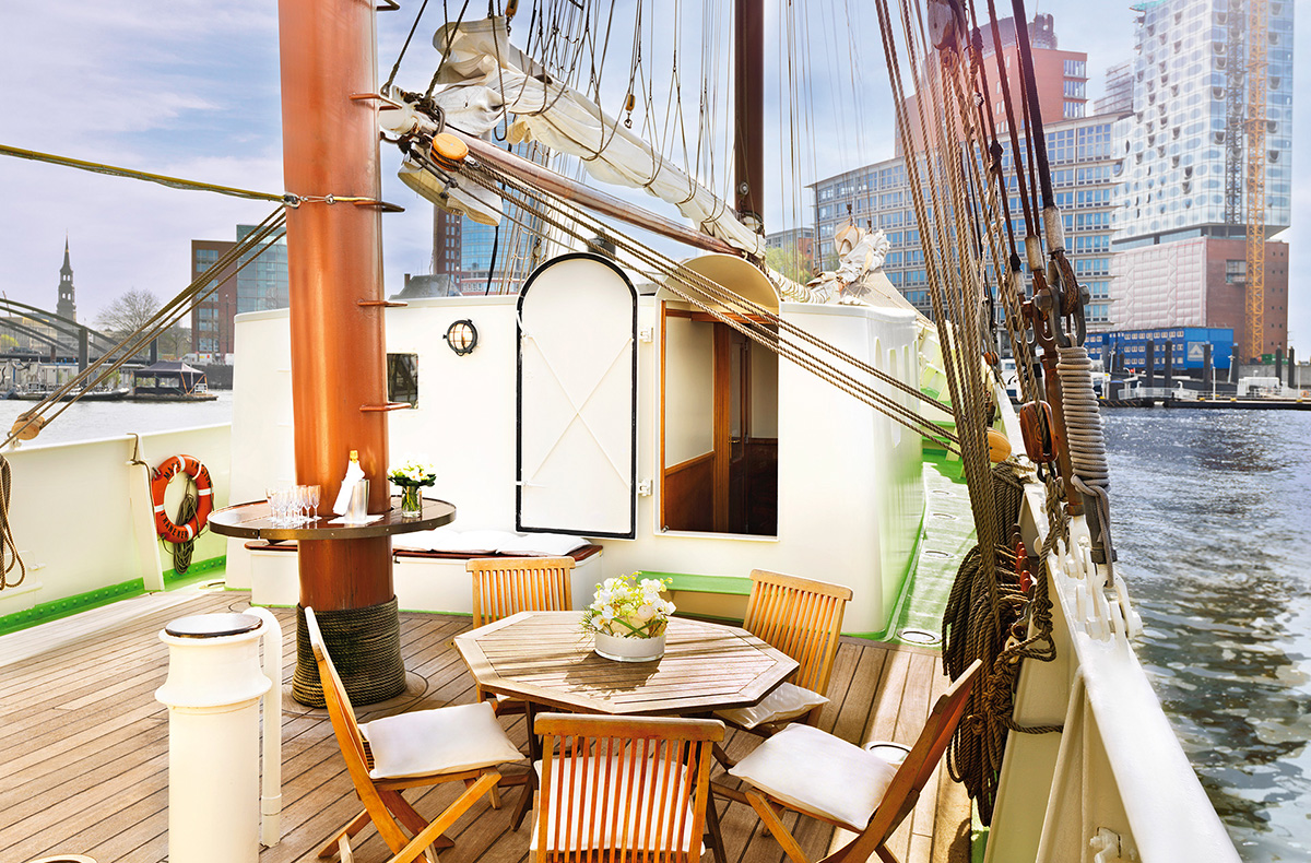 Segeln Hamburg mit Brunch (Hauptsaison) - Hamburg erleben: Segeln und Brunchen! Segeln Produktbild Segeln Hamburg mit Brunch (Hauptsaison) - Hamburg erleben: Segeln und Brunchen! Segeln Produktbild