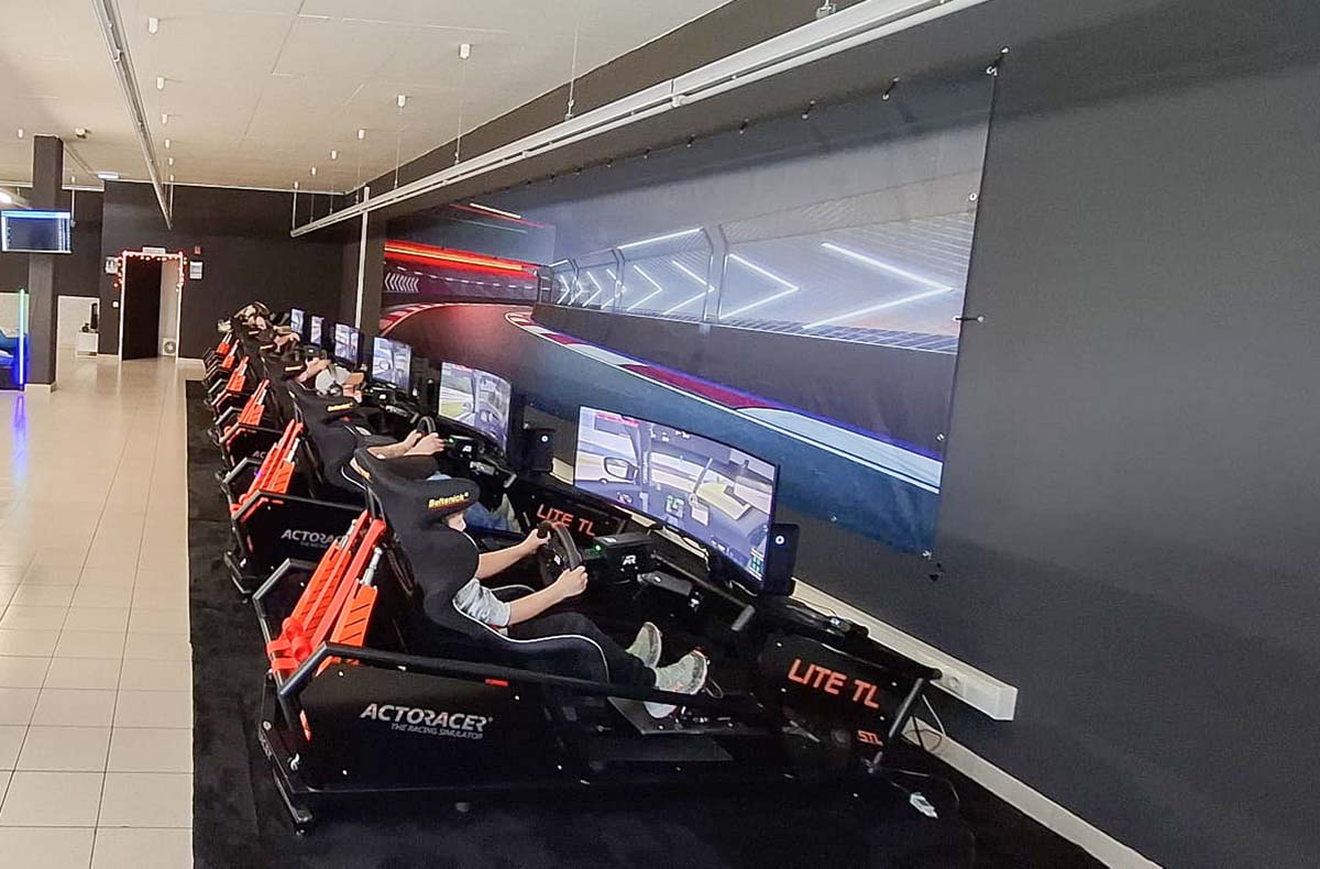 Sim Racing Raum Imst (30 Min.) - Adrenalin pur im Rennsimulator in Tarrenz Fahrspaß & Motorsport online kaufen