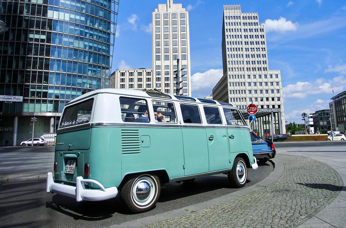 Stadtrundfahrt in Berlin für 4 (2 Std.) - Abgefahrenes Sightseeing in Berlin mit Stil! Lifestyle und kreative Workshops online kaufen Stadtrundfahrt in Berlin für 4 (2 Std.) - Abgefahrenes Sightseeing in Berlin mit Stil! Lifestyle und kreative Workshops online kaufen