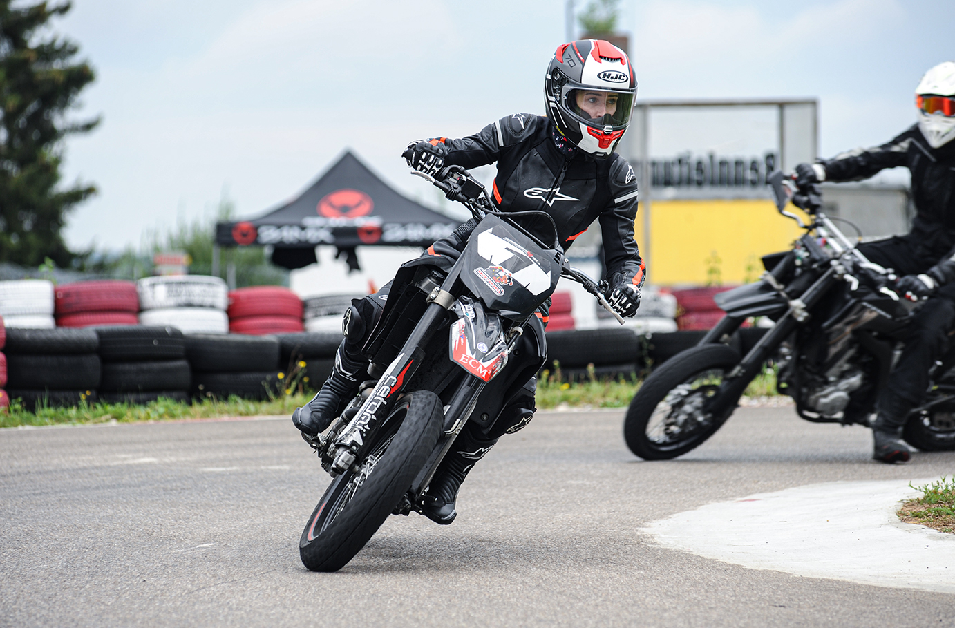 Supermoto Rennstrecken-Training Kirchheim unter Teck - Die knackigsten Kurven abseits der Boxengasse! Fahrspaß & Motorsport online kaufen