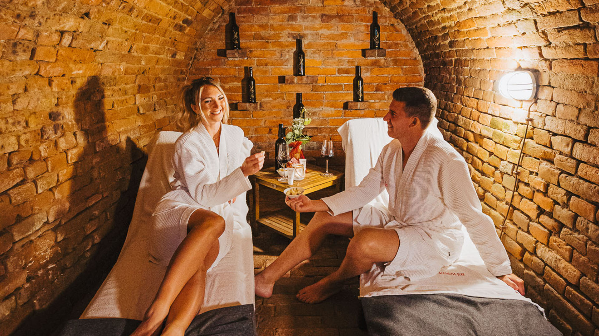Übernachtung im Weinfass Deluxe mit Wellness Grub an der March Außergewöhnliche Übernachtung online kaufen Übernachtung im Weinfass Deluxe mit Wellness Grub an der March Außergewöhnliche Übernachtung online kaufen