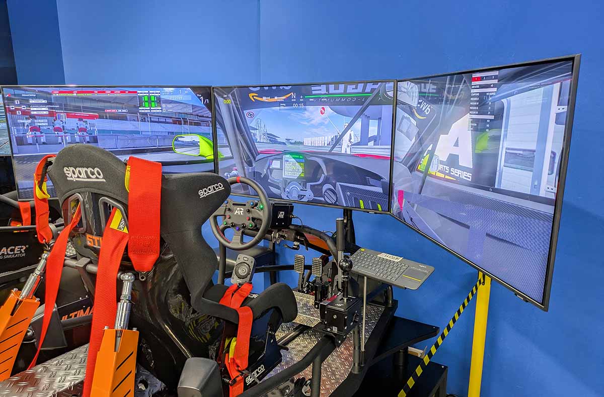VR Rennsimulator München (40 Min.) Fahrspaß & Motorsport online kaufen VR Rennsimulator München (40 Min.) Fahrspaß & Motorsport online kaufen