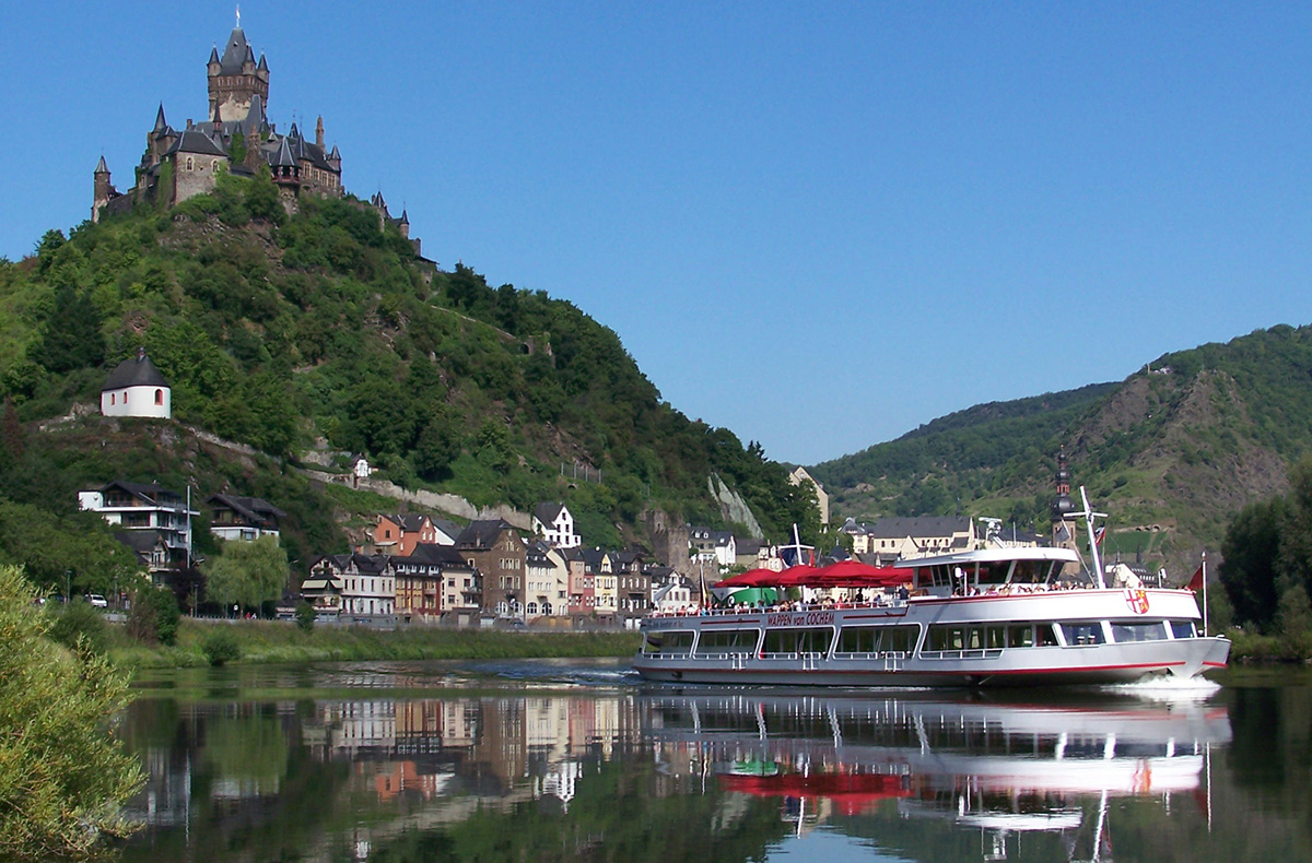 Weinausflug und Schifffahrt auf der Mosel Bernkastel - Jetzt erleben! in Bernkastel (Ausflug Lieser) Abenteuer und Action-Erlebnisse online kaufen Weinausflug und Schifffahrt auf der Mosel Bernkastel - Jetzt erleben! in Bernkastel (Ausflug Lieser) Abenteuer und Action-Erlebnisse online kaufen
